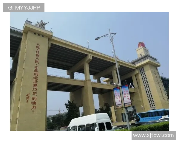 南京足球队的转型之路：从辉煌到重生的纪实探索与反思