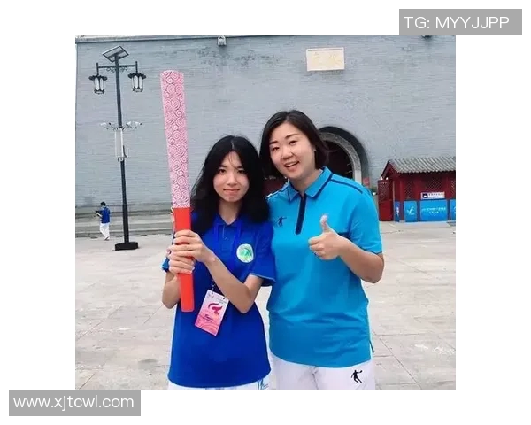 张娜的足球人生：从绿茵场到人生舞台的深度对话与启示