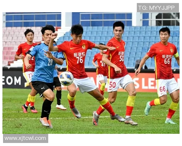 广州足球队技术争议引发热议球迷与专家各抒己见探讨战术与表现